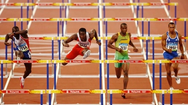 邮报：红军vs毕包前安菲尔德主看台发生误报，球迷被暂时疏散