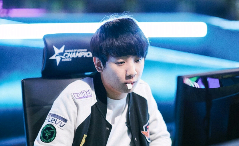 在对阵皇家 在对阵皇家